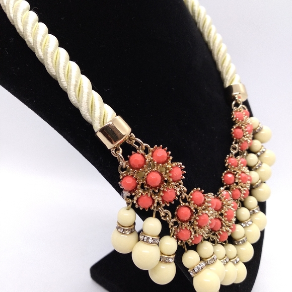 Banana Republic statement necklace - Picture 11 of 14